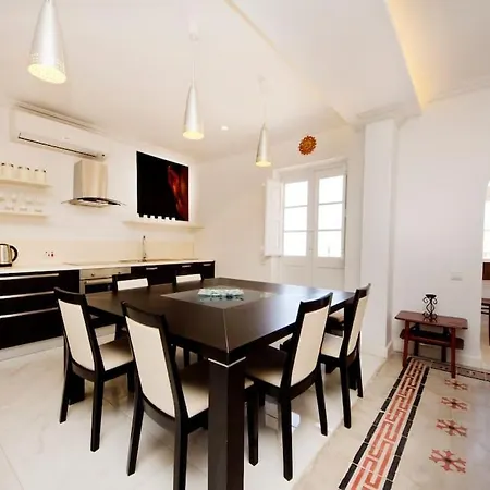 Ag3 - Large, Bright And Stylish Valletta
